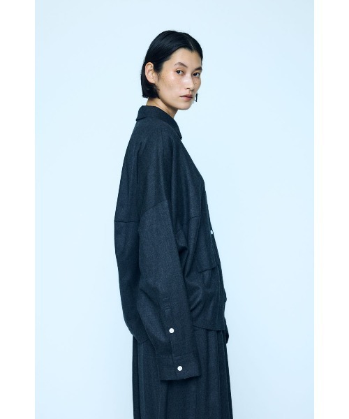 ENFOLD(エンフォルド)の「SYMMETRY CROPPED SHIRT(Tシャツ/カットソー・レディース・チャコールグレー/杢グレー/ブラック・38)」の9枚目の写真