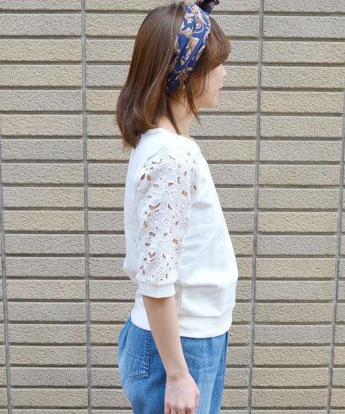 Khaju（カージュ）の「Khaju:フラワーレーススリーブスウェット white◇（スウェット・レディース・ホワイト・ONE SIZE）」の6枚目の写真