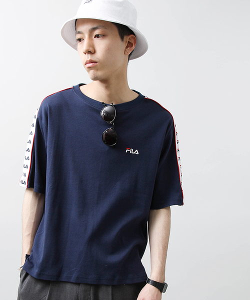 FILA(フィラ)の「∴WEGO/FILAラインテープTシャツ(Tシャツ/カットソー・メンズ・ネイビー/レッド・MEDIUM/LARGE)」の2枚目の写真