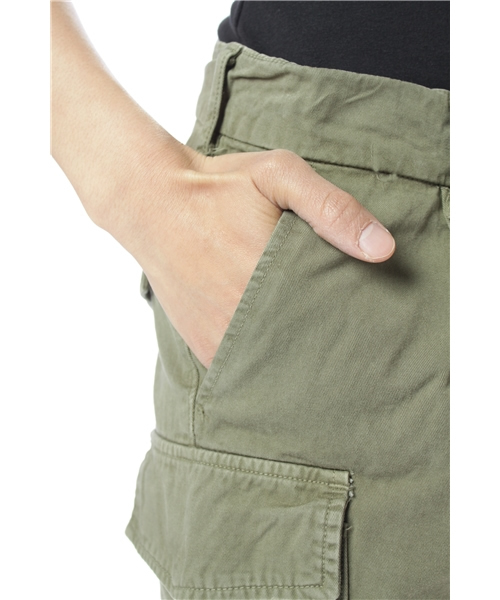 alcali（アルカリ）の「RED CARD /  カーゴクロップドパンツ(Slouchy Cargo Cropped)（カーゴパンツ・レディース・ライトベージュ/ライトカーキ・2/3/4）」の6枚目の写真