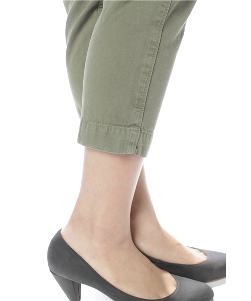alcali（アルカリ）の「RED CARD /  カーゴクロップドパンツ(Slouchy Cargo Cropped)（カーゴパンツ・レディース・ライトベージュ/ライトカーキ・2/3/4）」の11枚目の写真