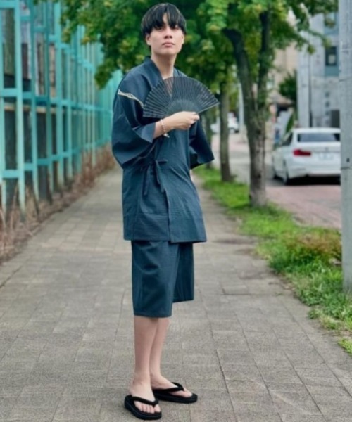 ８(eight)（エイト）の「しじら織り 甚平 上下セット コットン 涼しい（浴衣・メンズ・チャコールグレー/ネイビー/キナリ/グレー系その他2/ブルー/グレー系その他/ダークネイビー/ブラック×グレー/ブラック/ワイン・X-LARGE/LARGE/MEDIUM）」の14枚目の写真