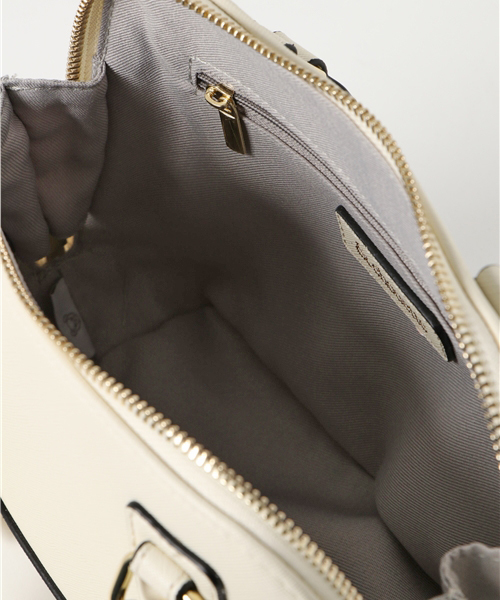 & chouette（アンドシュエット）の「[f]ボストンバッグ(S)（ボストンバッグ・レディース・ブラック/ホワイト/サーモンピンク/レッド/ネイビー・FREE）」の6枚目の写真