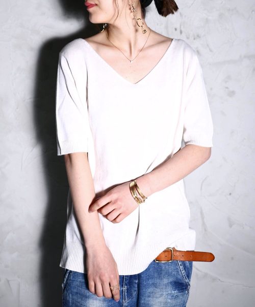 antiqua(アンティカ)の「ダブルVネック5分袖スリットコットンニット(Tシャツ/カットソー・レディース・ピンク/ブラック/ホワイト/ネイビー/ブルー/マスタード・FREE)」の2枚目の写真