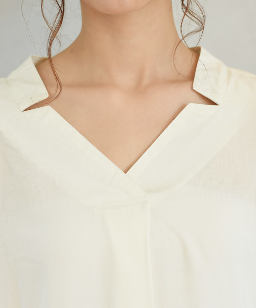 Luz Llena(ラズレナ)の「ロングカフス・スキッパーブラウス(シャツ/ブラウス・レディース・オフホワイト/グレイッシュベージュ・MEDIUM)」の7枚目の写真