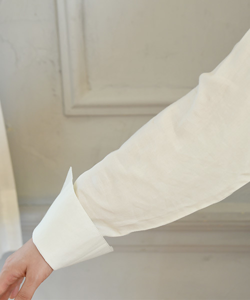 Luz Llena(ラズレナ)の「ロングカフス・スキッパーブラウス(シャツ/ブラウス・レディース・オフホワイト/グレイッシュベージュ・MEDIUM)」の9枚目の写真