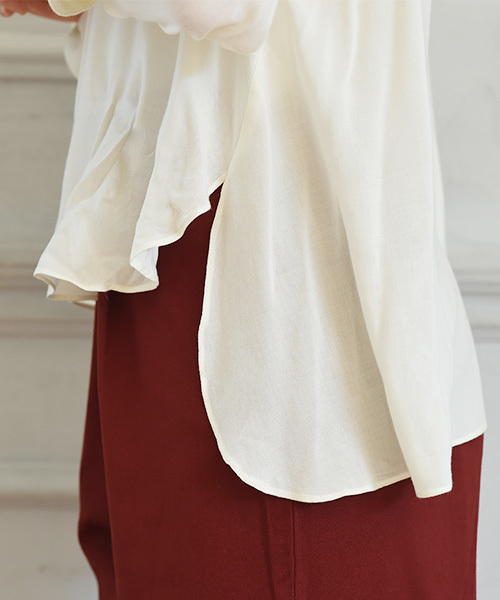 Luz Llena(ラズレナ)の「ロングカフス・スキッパーブラウス(シャツ/ブラウス・レディース・オフホワイト/グレイッシュベージュ・MEDIUM)」の10枚目の写真