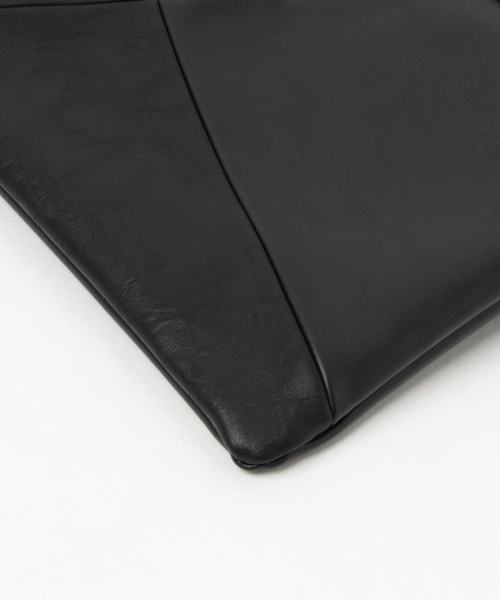 VENCEEXCHANGE(ヴァンスエクスチェンジ)の「ブロッキングラウンドクラッチ(クラッチバッグ・メンズ・ブラック/ブラウン/レッド/ブルー・FREE)」の10枚目の写真