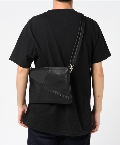 VENCEEXCHANGE(ヴァンスエクスチェンジ)の「ブロッキングラウンドクラッチ(クラッチバッグ・メンズ・ブラック/ブラウン/レッド/ブルー・FREE)」の11枚目の写真