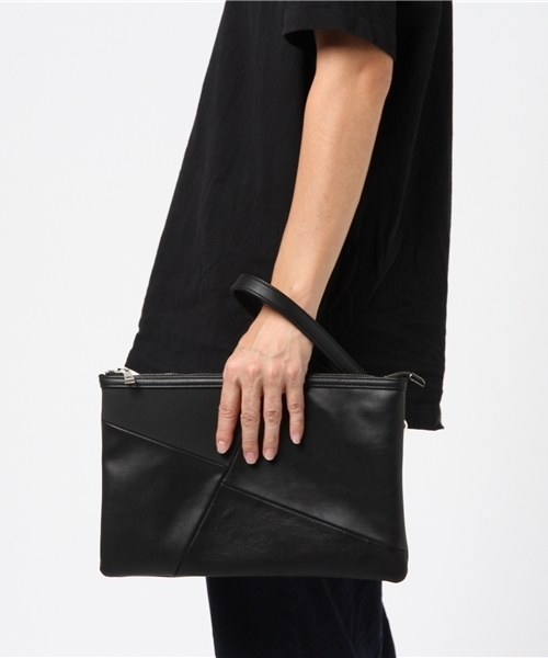 VENCEEXCHANGE(ヴァンスエクスチェンジ)の「ブロッキングラウンドクラッチ(クラッチバッグ・メンズ・ブラック/ブラウン/レッド/ブルー・FREE)」の9枚目の写真