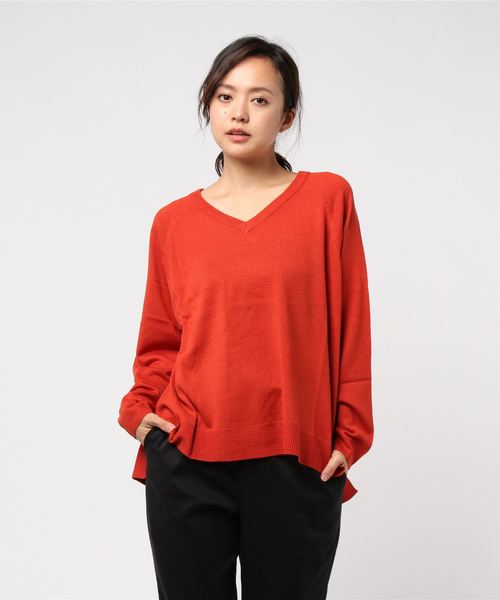 AMERICAN HOLIC(アメリカンホリック)の「Vネックラグランニットプルオーバー(ニット/セーター・レディース・ブラック/オフホワイト/ブラウン/グリーン/ピンク/モカ/イエロー系その他2/マスタード/オレンジ/ブルー系その他2・M/L)」の11枚目の写真