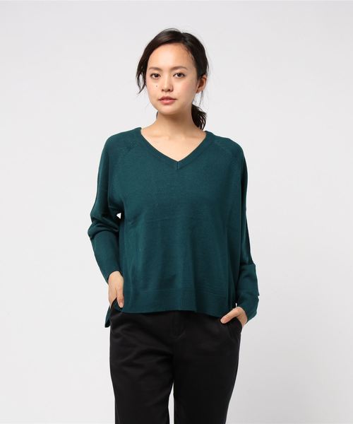 AMERICAN HOLIC(アメリカンホリック)の「Vネックラグランニットプルオーバー(ニット/セーター・レディース・ブラック/オフホワイト/ブラウン/グリーン/ピンク/モカ/イエロー系その他2/マスタード/オレンジ/ブルー系その他2・M/L)」の5枚目の写真