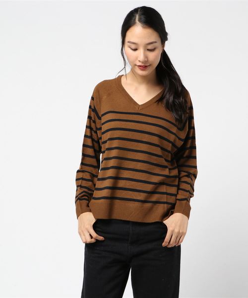 AMERICAN HOLIC(アメリカンホリック)の「Vネックラグランニットプルオーバー(ニット/セーター・レディース・ブラック/オフホワイト/ブラウン/グリーン/ピンク/モカ/イエロー系その他2/マスタード/オレンジ/ブルー系その他2・M/L)」の8枚目の写真