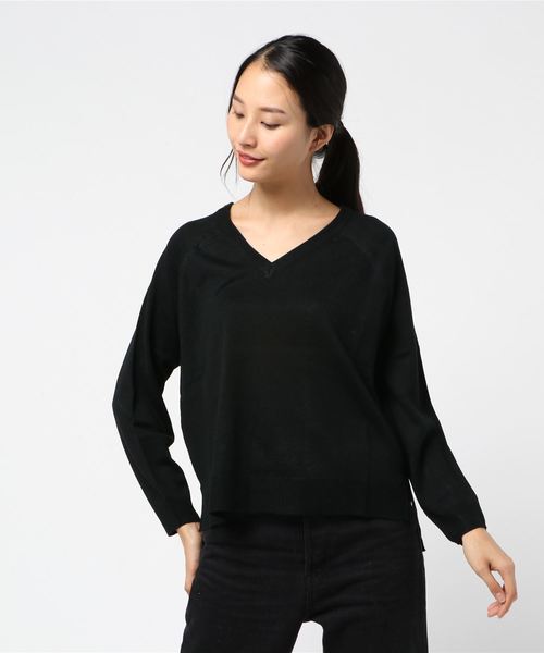 AMERICAN HOLIC(アメリカンホリック)の「Vネックラグランニットプルオーバー(ニット/セーター・レディース・ブラック/オフホワイト/ブラウン/グリーン/ピンク/モカ/イエロー系その他2/マスタード/オレンジ/ブルー系その他2・M/L)」の3枚目の写真