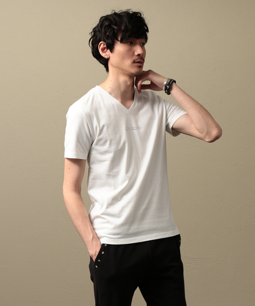 LOVELESS(ラブレス)の「【LOVELESS】MEN ポリクレストロゴVネックTシャツ(Tシャツ/カットソー)」|オフホワイト