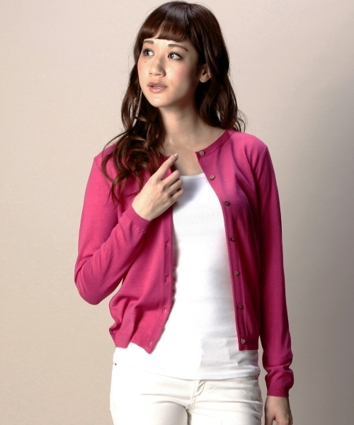 BEAUTY&YOUTH UNITED ARROWS(ビューティーアンドユースユナイテッドアローズ)の「BYBC ウォッシュクルーネックカーディガン ◆(カーディガン/ボレロ・レディース・ライトグレー/ピンク/イエロー/ネイビー・フリー)」の4枚目の写真