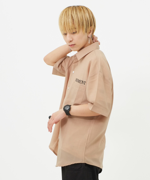 ATTI（アッティ）の「バックプリントフォト半袖シャツ（シャツ/ブラウス・メンズ・ホワイト/ブラック/ベージュ・FREE）」の6枚目の写真