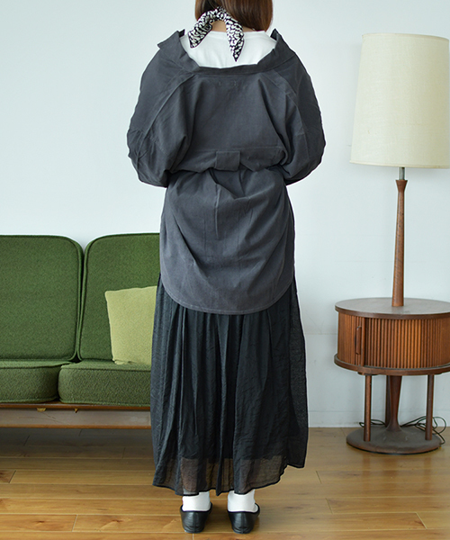 PairPair(ペアペア)の「スカーフ付きビッグシルエットコーデュロイシャツ(シャツ/ブラウス・レディース・ブラック/モカ・FREE)」の3枚目の写真