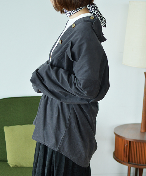 PairPair(ペアペア)の「スカーフ付きビッグシルエットコーデュロイシャツ(シャツ/ブラウス・レディース・ブラック/モカ・FREE)」の5枚目の写真