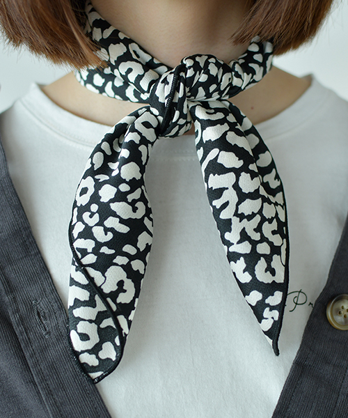 PairPair(ペアペア)の「スカーフ付きビッグシルエットコーデュロイシャツ(シャツ/ブラウス・レディース・ブラック/モカ・FREE)」の7枚目の写真