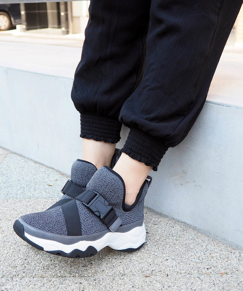 byあしながおじさん(バイアシナガオジサン)の「〈byあしながおじさん〉ハイテクスニーカー(スニーカー・レディース・ブラック/グレー/カーキ/ワインレッド・LL/S/M/L)」の2枚目の写真