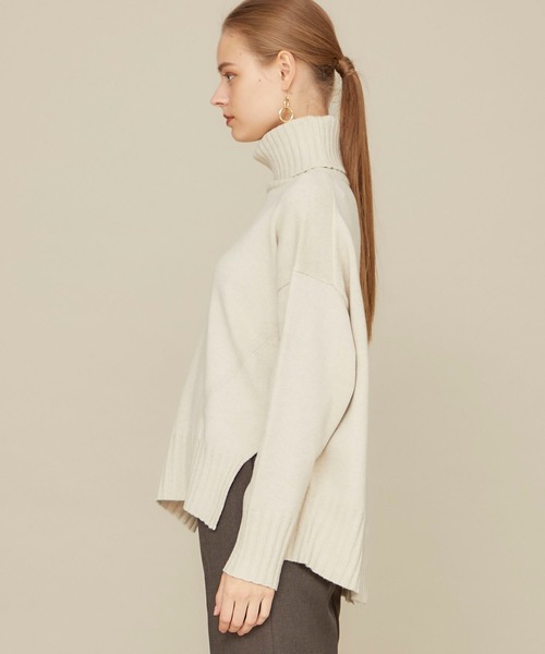 STUDIOUS(ステュディオス)の「【STUDIOUS】プライムカシミヤ バックシャン タートルニット(ニット/セーター・レディース・ブラウン/ライトベージュ/ライトグリーン・FREE)」の7枚目の写真