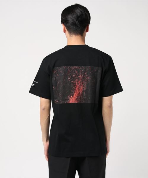 JOHN LAWRENCE SULLIVAN（ジョンローレンスサリバン）の「【JOHN LAWRENCE SULLIVAN】フォトバックプリントティーシャツ / 5A018-0320-27（Tシャツ/カットソー・メンズ・ブラック/ホワイト・X-SMALL/MEDIUM）」の7枚目の写真