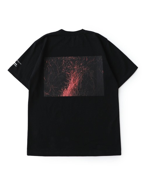 JOHN LAWRENCE SULLIVAN（ジョンローレンスサリバン）の「【JOHN LAWRENCE SULLIVAN】フォトバックプリントティーシャツ / 5A018-0320-27（Tシャツ/カットソー・メンズ・ブラック/ホワイト・X-SMALL/MEDIUM）」の10枚目の写真