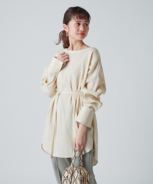 mystic(ミスティック)の「バックシャンロングシャツ(シャツ/ブラウス・レディース・ブラック/ベージュ/オフホワイト・FREE)」の1枚目の写真