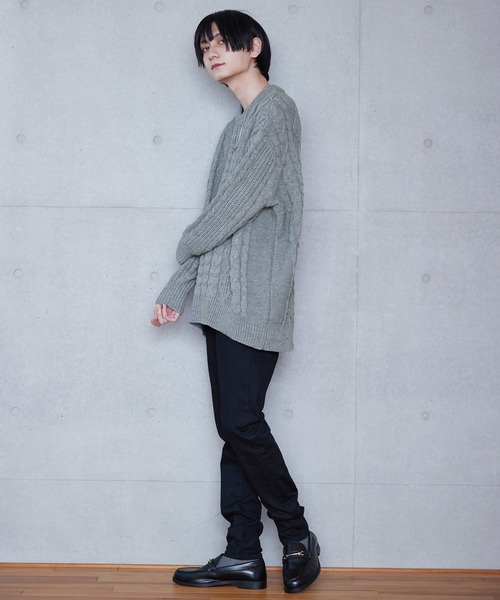 D Factory（ディー ファクトリー）の「オーバーサイズ アラン編み ビッグシルエット クルーネック ケーブルニットセーター（ニット/セーター・メンズ・杢グレー/ブラック/アイボリー/キャメル/パープル/ベージュ/ブラウン/ワイン・FREE）」の13枚目の写真