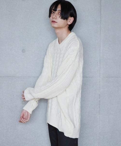 D Factory（ディー ファクトリー）の「オーバーサイズ アラン編み ビッグシルエット クルーネック ケーブルニットセーター（ニット/セーター・メンズ・杢グレー/ブラック/アイボリー/キャメル/パープル/ベージュ/ブラウン/ワイン・FREE）」の10枚目の写真