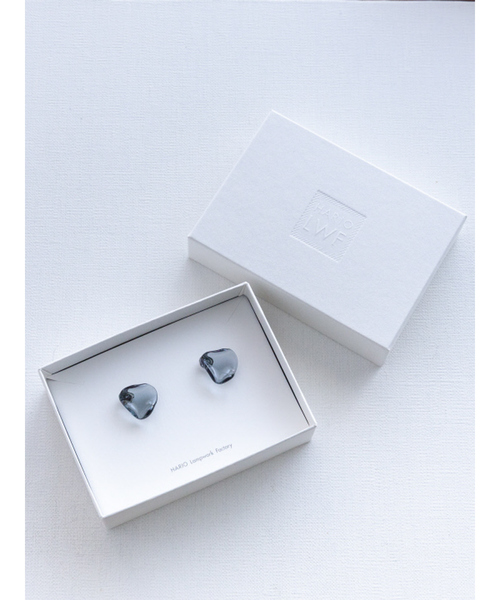 HARIO Lampwork Factory（ハリオランプワークファクトリー）の「【別注】【HARIO Lampwork Factory】ピアス フリル（ピアス（両耳用）・レディース・ブラウン/グレー/クリア・フリー）」の6枚目の写真