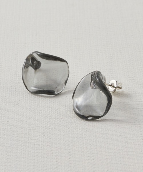 HARIO Lampwork Factory（ハリオランプワークファクトリー）の「【別注】【HARIO Lampwork Factory】ピアス フリル（ピアス（両耳用）・レディース・ブラウン/グレー/クリア・フリー）」の2枚目の写真