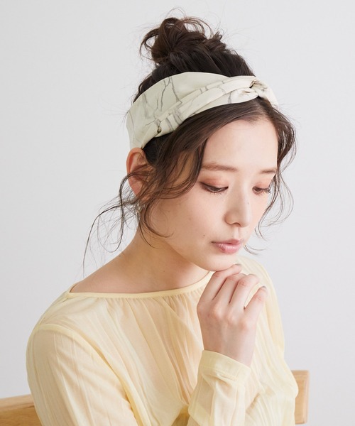 ROPE' PICNIC(ロペピクニック)の「ニュアンスカラーマーブルマルチスカーフ(バンダナ/スカーフ・レディース・オフホワイト/イエロー系その他・FREE)」の1枚目の写真