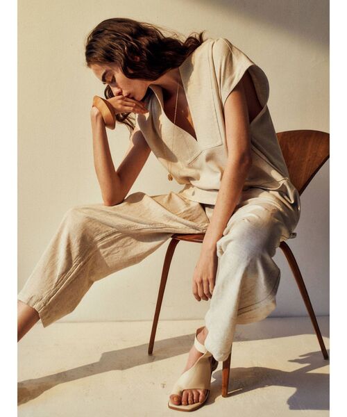 Ungrid（アングリッド）の「リネン混Vネックトップス（シャツ/ブラウス・レディース・ブラック/アイボリー・FREE）」の8枚目の写真