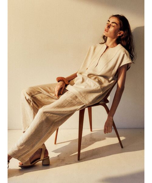 Ungrid（アングリッド）の「リネン混Vネックトップス（シャツ/ブラウス・レディース・ブラック/アイボリー・FREE）」の6枚目の写真