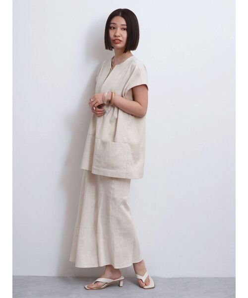 Ungrid（アングリッド）の「リネン混Vネックトップス（シャツ/ブラウス・レディース・ブラック/アイボリー・FREE）」の17枚目の写真