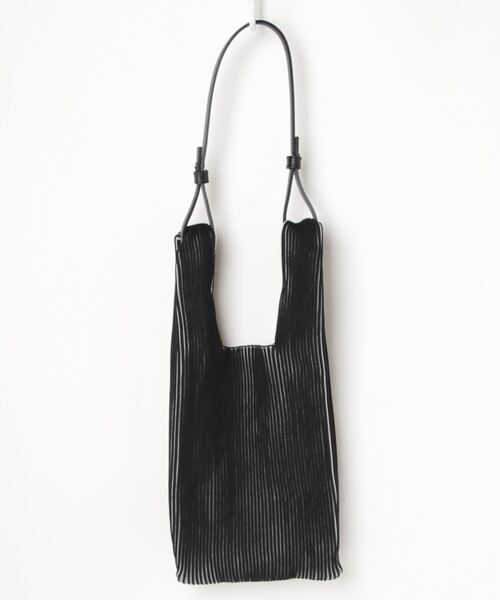 LASTFRAME（ラストフレーム）の「LASTFRAME ツートーンマーケットスモールバッグ（ショルダーバッグ・レディース・ブラック・FREE）」の2枚目の写真