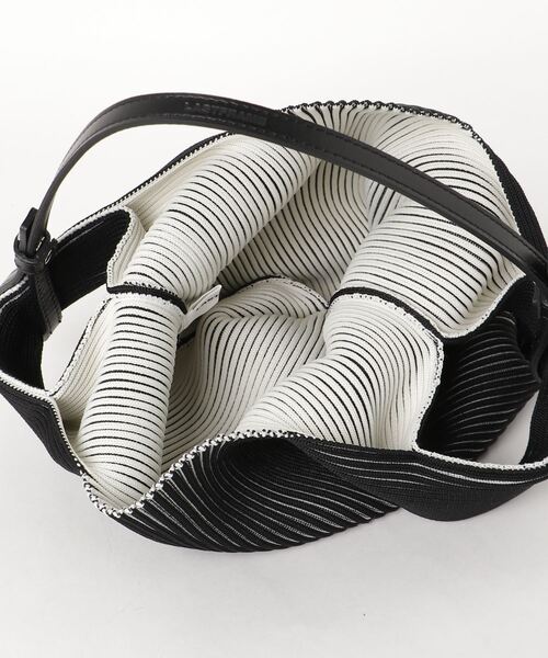 LASTFRAME（ラストフレーム）の「LASTFRAME ツートーンマーケットスモールバッグ（ショルダーバッグ・レディース・ブラック・FREE）」の4枚目の写真