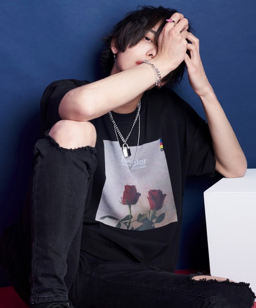 The DUFFER of ST.GEORGE（ザダファーオブセントジョージ）の「ROSE PRINT TEE：ローズプリント ビッグシルエット Tシャツ（Tシャツ/カットソー・メンズ・ホワイト/ブラック/ブラック系その他/ホワイト系その他・LARGE/X-LARGE/MEDIUM/SMALL）」の4枚目の写真