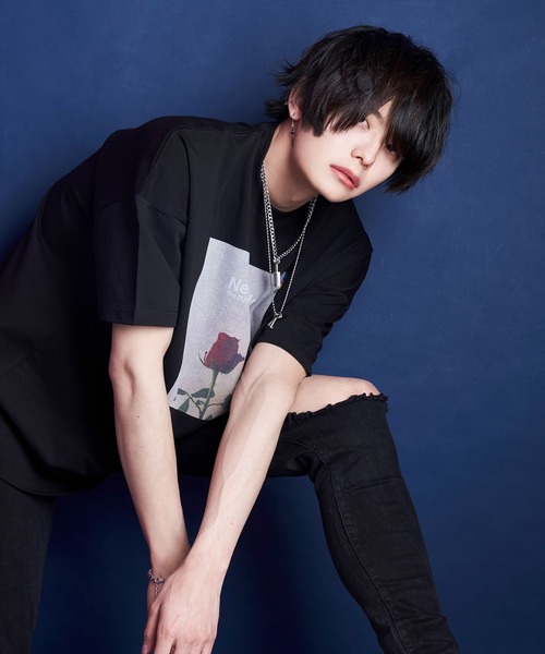 The DUFFER of ST.GEORGE（ザダファーオブセントジョージ）の「ROSE PRINT TEE：ローズプリント ビッグシルエット Tシャツ（Tシャツ/カットソー・メンズ・ホワイト/ブラック/ブラック系その他/ホワイト系その他・LARGE/X-LARGE/MEDIUM/SMALL）」の21枚目の写真