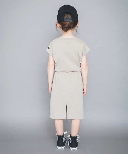 BRANSHES（ブランシェス）の「【WEB限定】後ろスリット半袖ワンピース（ワンピース・キッズ・ベージュ/ブラック/ブルー/ピンク・120cm/140cm/100cm/110cm/130cm/150cm）」の19枚目の写真