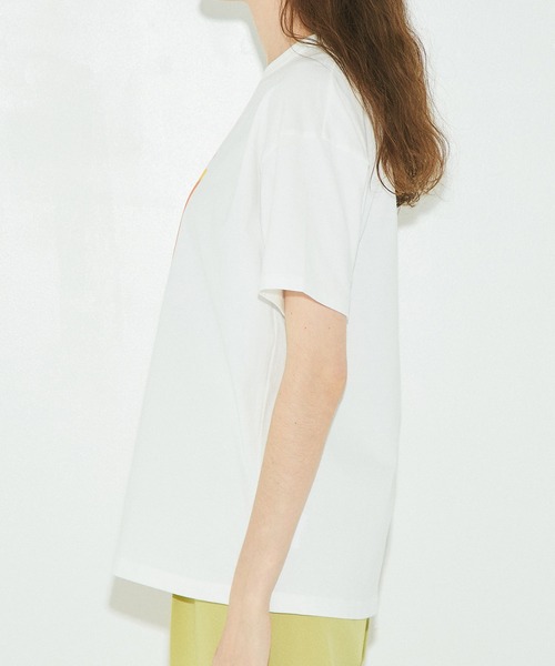 PUBLIC TOKYO(パブリックトウキョウ)の「アートグラフィックTEE/ウォッシャブル(Tシャツ/カットソー・レディース・オレンジ/ベージュ/ブルー・FREE)」の4枚目の写真