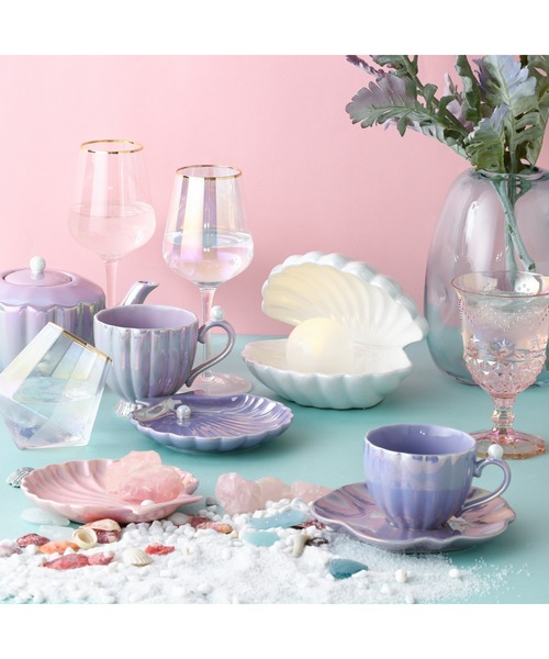 Francfranc（フランフラン）の「オパールシェル カップ&ソーサー