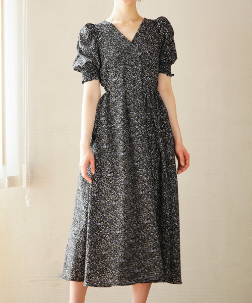 White Collection（ホワイトコレクション）の「フラワープリント・カシュクールギャザースリーブワンピース（ワンピース・レディース・オフホワイト/ブラック/ベージュ・FREE）」の10枚目の写真