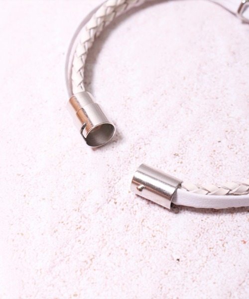 BAYBLO（ベイブロ）の「(BB)【本革】プレート 編み込み レザー ブレスレット（ブレスレット・メンズ・ホワイト/ブラック/ターコイズブルー/レッド/ネイビー/ブラウン・ONE SIZE）」の14枚目の写真