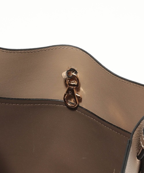 Andemiu(アンデミュウ)の「【ブラックWEB限定】ノットハンドルトート956739(ショルダーバッグ・レディース・ブラック/ベージュ/ブラウン・FREE)」の5枚目の写真