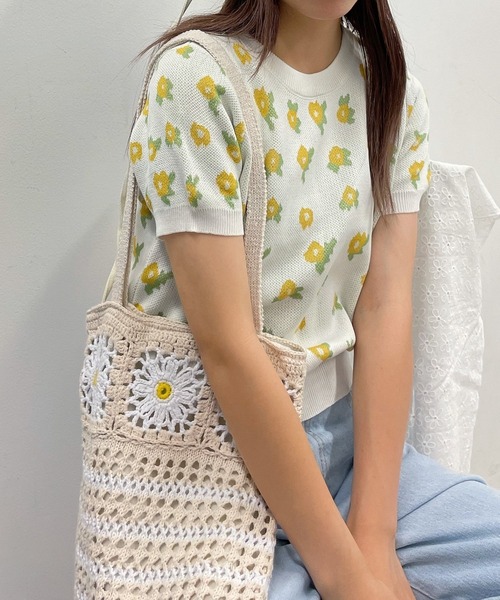 WEGO(ウィゴー)の「WEGO/花柄ジャガードサマーニット(ニット/セーター・レディース・ホワイト/ブラック/グリーン・FREE)」の2枚目の写真