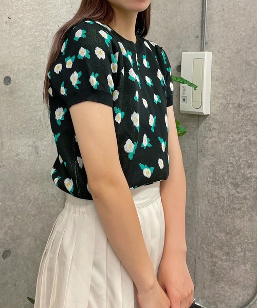 WEGO(ウィゴー)の「WEGO/花柄ジャガードサマーニット(ニット/セーター・レディース・ホワイト/ブラック/グリーン・FREE)」の4枚目の写真