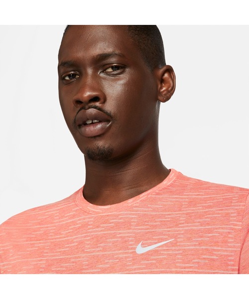 NIKE（ナイキ）の「ナイキ NIKE ナイキ DF ラン ディビジョン BRNOT マイラー S/S トップ（Tシャツ/カットソー・メンズ・スモークピンク・LL/S/M/L）」の4枚目の写真